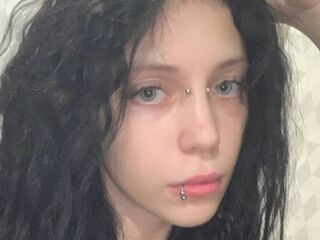 camslut showing tits AmandaSherri