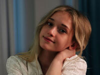 naked cam girl masturbating with vibrator DorisCounsell