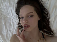 camgirl fingering shaved pussy SelenaNoelle