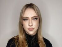 masturbating camgirl VirgieJanosek