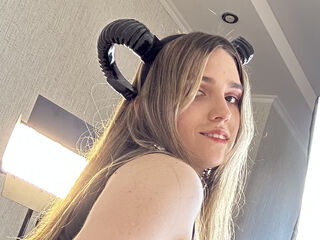 camwhore masturbating with vibrator AaliceWalter