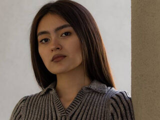 camgirl playing with vibrator CandraGraber