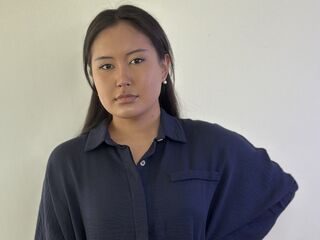 camgirl playing with dildo CarolannOrmisto