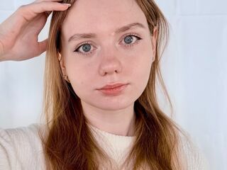 masturbating webcamgirl CreolaMarn