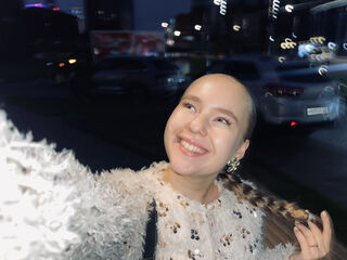 cam girl playing with dildo CristinAuslander