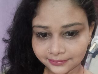 live strip tease show CurvySoniya