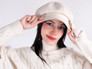 camslut showing tits DafneRivas