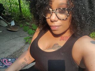 naked webcam girl photo DesiraeLuciano