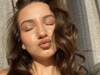 live teaser webcam DinaSweeny