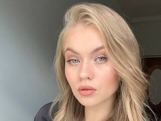 hot webcam photo ElaraBrooks