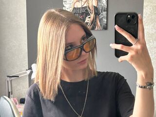 camwhore masturbating with dildo ElidaGonchoff