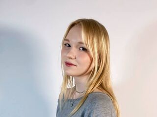 camwhore masturbating with sextoy ElmaKinnunen
