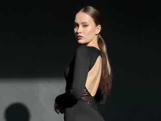 naked girl with webcam EmilyGiffin