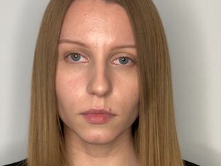 cam girl playing with sextoy FawnTobin