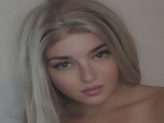 beautiful cam girl HollyComming