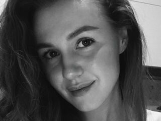 camslut fingering shaved pussy JanieceZarco