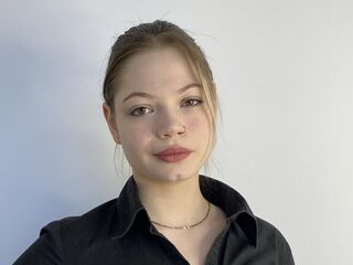 girl cam JanuaryBuswell