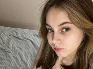 camgirl showing tits JolynManthe