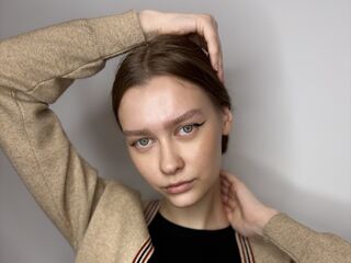 live chatroom JonnieHillen