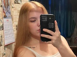 girl showing tits KarrieAnesi