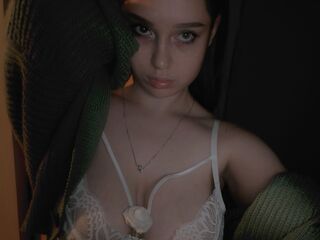 free live webcam LioraMist