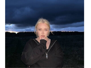 fingering camgirl video LitaBloom