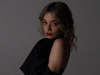 cam girl masturbating with sextoy LolaKiki