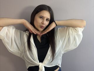 masturbating webcam girl LornaInglin