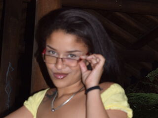 hot cam girl fingering shaved pussy LunaRuselly