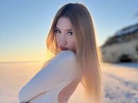 naughty camgirl masturbating with vibrator MadaleneAlicia