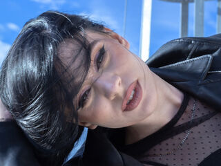 masturbating camgirl MadelynVelure