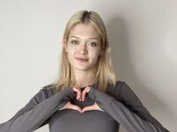 naughty camgirl masturbating with vibrator MargaretKues