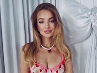 camwhore fingering shaved pussy MayaGal