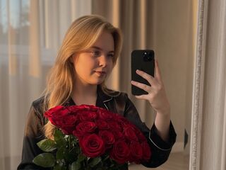 naked cam girl photo MelissaMyla