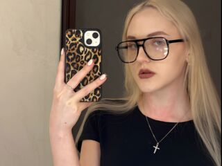 camgirl masturbating with vibrator OleneErfert