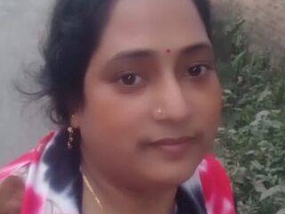 camgirl fingering shaved pussy RiyaSen