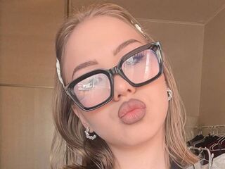 cam girl masturbating with sextoy SaraBaier