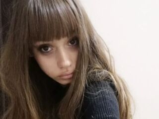 cam girl playing with vibrator SherDonko