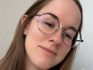 cam girl playing with dildo SophiMalesik