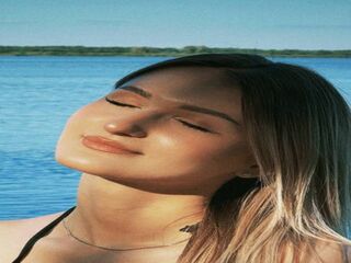 cam girl masturbating with dildo VerlineBurth